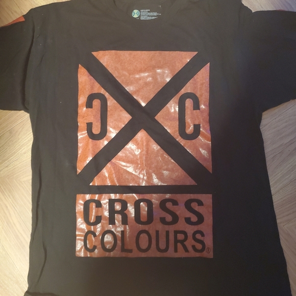 Cross colours t shirt - Picture 2 of 3